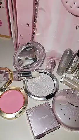 Happy @maccosmetics Monday dolls! Today MAC is offering 25% off sitewide and free 2nd Day Shipping on order of $100+ until the 20th! Do take advantage of the offer for last minute Christmas shopping! Have a wonderful night loves! *only the Shiny Pretty Things lipsticks and Extra Dimension Skinfinish in Oh, Darling are gifted 🤍🩷💕🤍❄️ #maccosmetics #maclimitededition #macholiday #lipsticks #eyeshadow #highlighter #blush #lipglass #makeup #makeupaesthetic #beautyaesthetic #girlythings #girlyaesthetic #prettythings #makeupgirly #makeupvibes #girlyvibes 