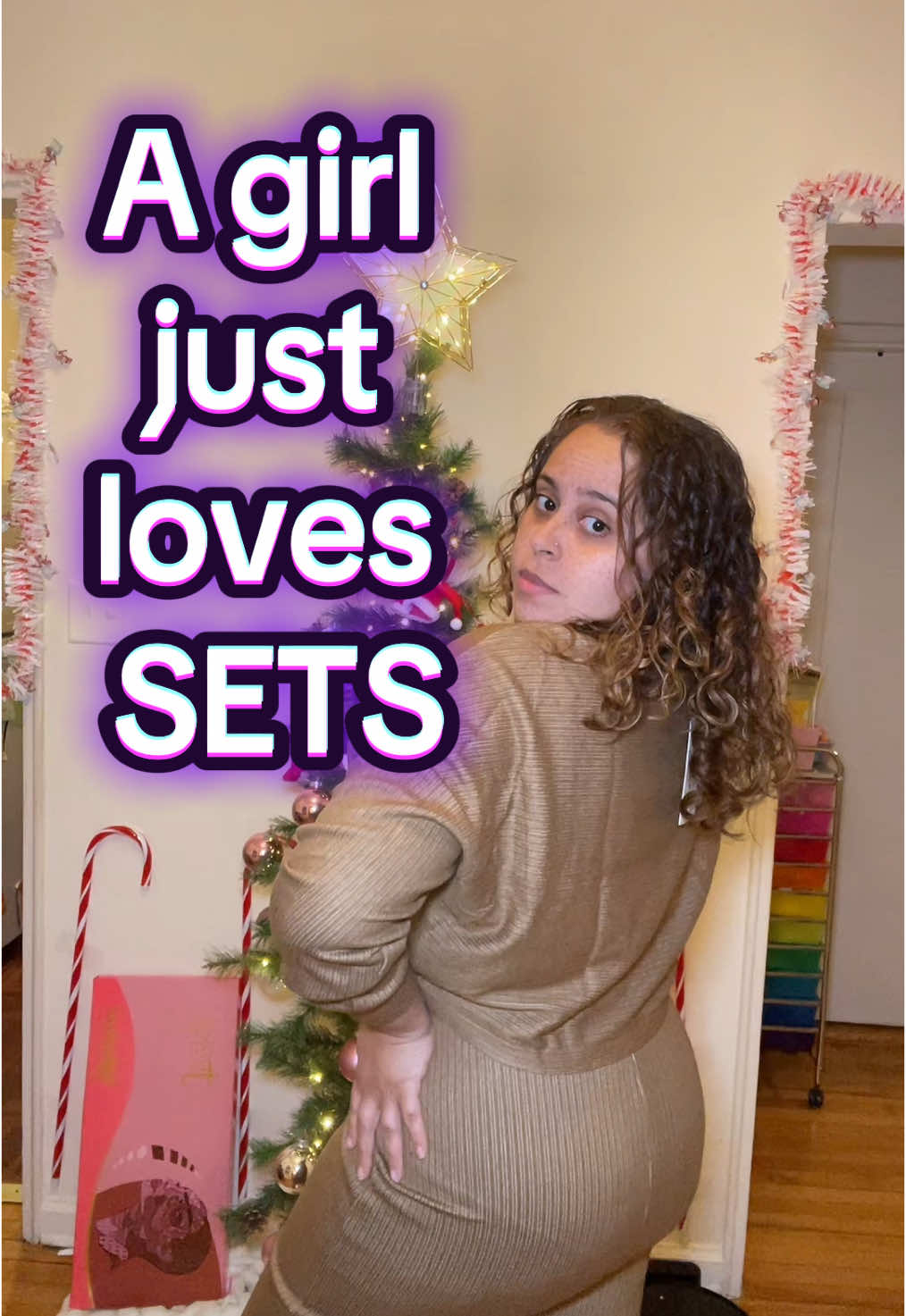 Sets is such an easy outfit day. I just love it. #womensets #twopieceset #clothingset #clothingmusthaves #tiktokshop #tiktokholidayhaul  #newyearnewaura 