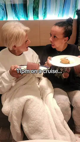 That 7 layer cake hits just right. We'll take the sweet treats to the room pls. Cake & pie in the Haven is an excellent choice. @Faith Fess @Ashley Mac @Norwegian Cruise Line #sweetreat #norwegiancruise #thehaven #butlerservice 