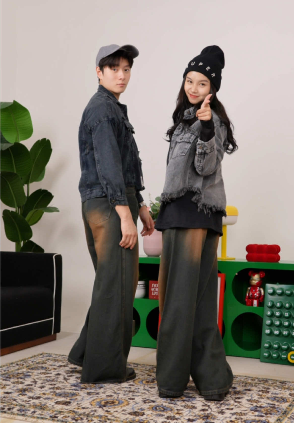 Udah jadi anak skena abiezz‼️  Lo harus punya WEEKEND 776 🤩 Couple bareng doi lo jadi bikin auto keren👌    #JINISO #jinisoemangkeren #autokeren #highwaistloose #loosejeans #jeanshw #dance #STYLE #OUTFIT 