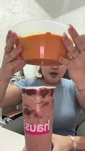 nyobain haus snack tray lagi pake add topping dan minuman nya chocolava 