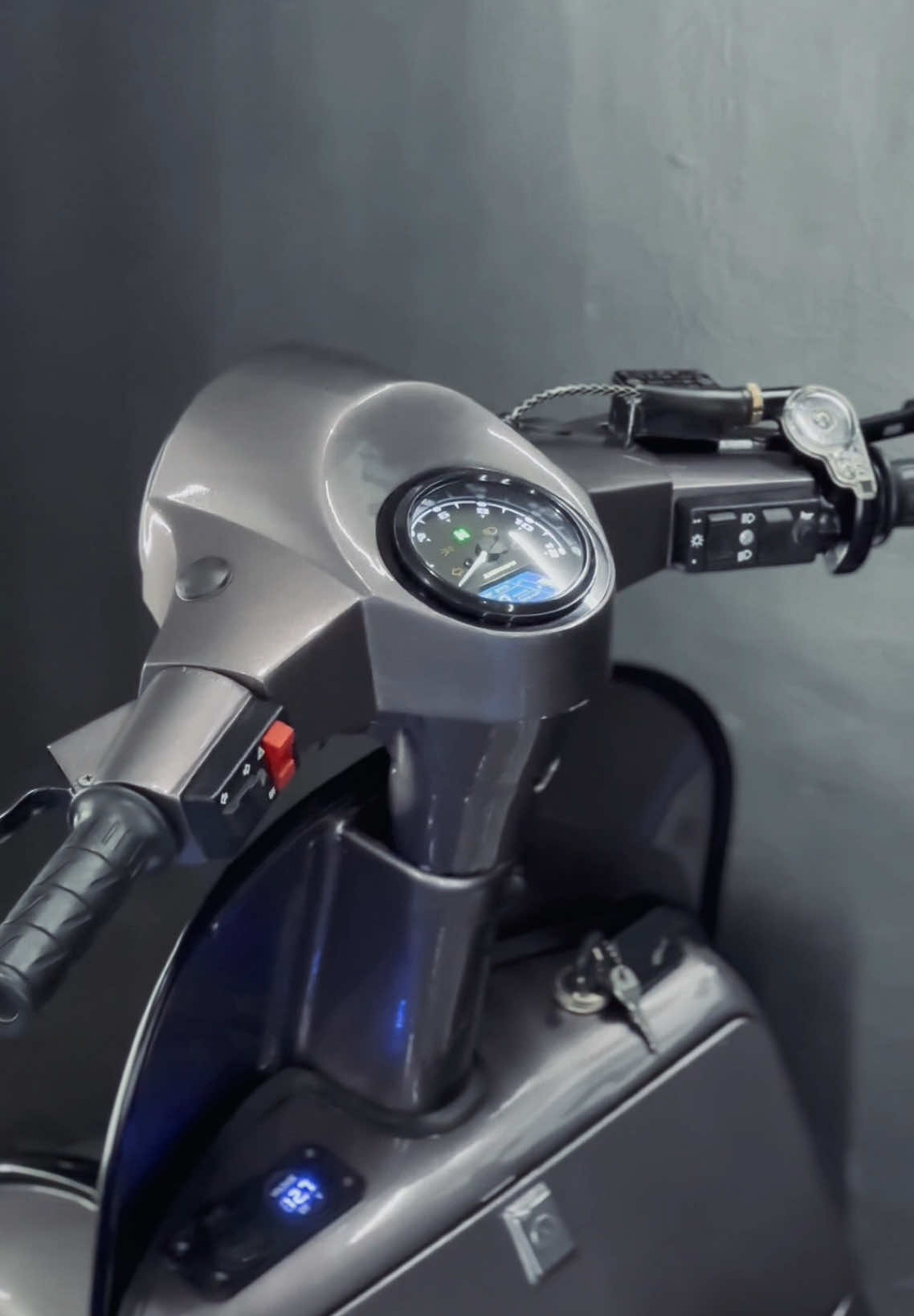 Ganteng itu bonus, tapi keren itu harus 😎  #vespa #vespapxseries #vespapx #vespaindonesia #vespalargeframe #vespaindonesia #blora #viralvespatiktok #viralvideo #bloravespanoise #CapCut 