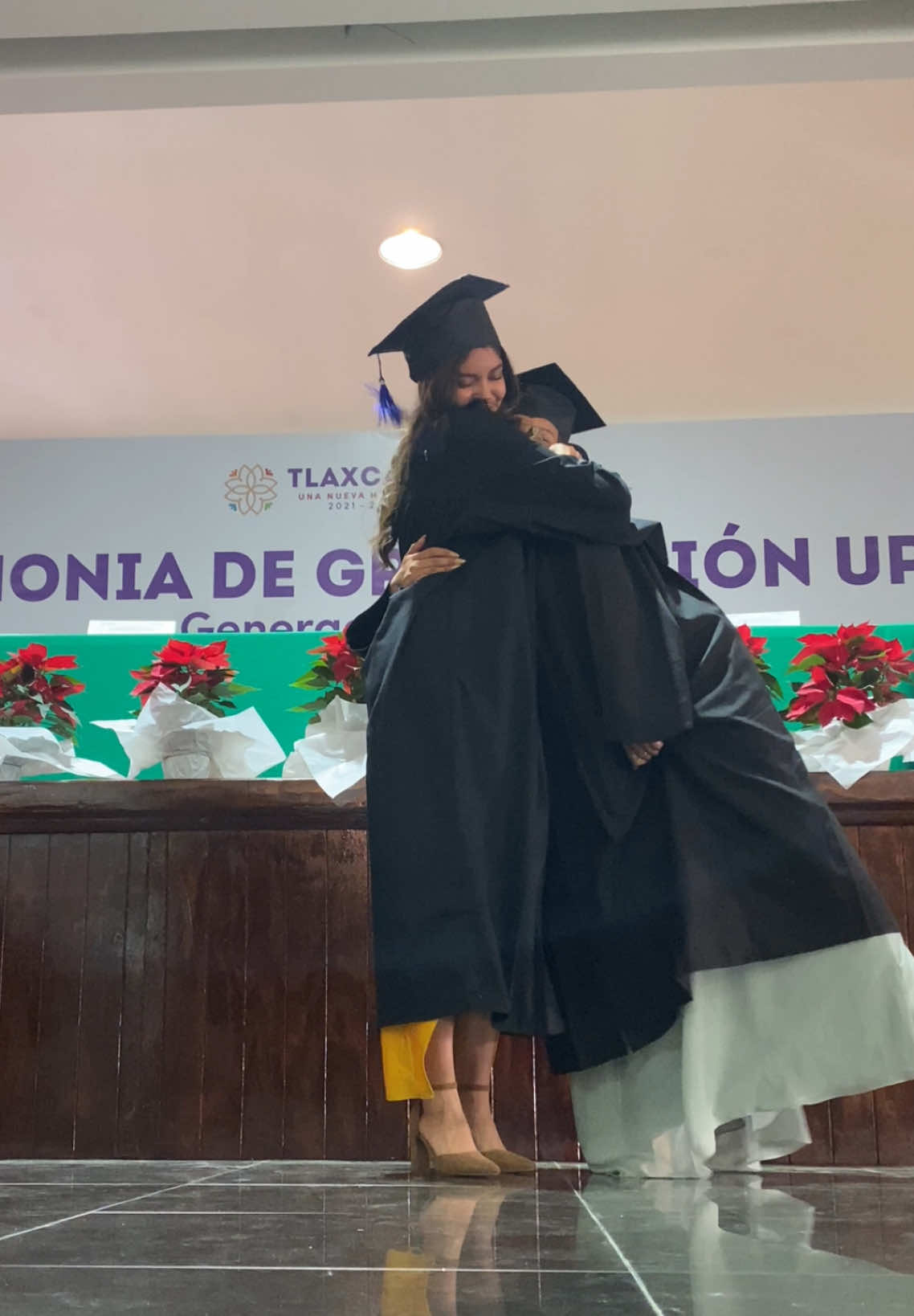 Graduadas 🥹💖  #universidad #graduacion #amigas 