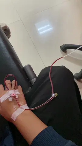 ini konsepnya air infus habis darah naik ke infusnya apa gimana? 🤣🤣🤣🤣