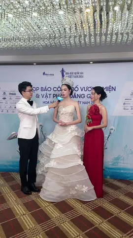 Thuỷ tại thảm đỏ Họp báo Công bố Vương miện & Vật phẩm đăng quang Hoa hậu Quốc Gia Việt Nam 2024 #MissInternational #HoaHauQuocgiavietnam #senvang 