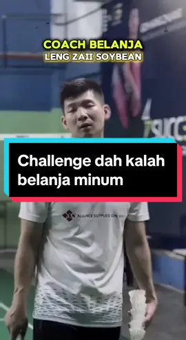 Soya part 2 🏸Habis tenaga lepas lawan, kena top up⬆️ protein. Pilihan tu 𝐋𝐞𝐧𝐠𝐙𝐚𝐢𝐢 𝐒𝐨𝐲𝐚! 😎 Har? Nak tau kenapa coach pilih 𝐋𝐞𝐧𝐠𝐙𝐚𝐢𝐢 𝐒𝐨𝐲𝐚? Sebab: ✅ 𝐆𝐮𝐧𝐚 𝐤𝐚𝐜𝐚𝐧𝐠 𝐬𝐨𝐲𝐚 𝐩𝐫𝐞𝐦𝐢𝐮𝐦 𝐲𝐚𝐧𝐠 𝐭𝐚𝐤 𝐮𝐛𝐚𝐡 𝐠𝐞𝐧𝐞𝐭𝐢𝐤. ✅ 𝐔𝐫𝐢𝐜 𝐚𝐜𝐢𝐝, 𝐠𝐨𝐮𝐭, 𝐬𝐚𝐤𝐢𝐭 𝐬𝐞𝐧𝐝𝐢? 𝐓𝐚𝐤𝐝𝐚 𝐡𝐚𝐥, 𝐬𝐞𝐦𝐮𝐚 𝐛𝐨𝐥𝐞𝐡 𝐦𝐢𝐧𝐮𝐦. ✅ 𝐓𝐚𝐤 𝐚𝐝𝐚 𝐩𝐞𝐧𝐠𝐚𝐰𝐞𝐭, 𝐭𝐚𝐤 𝐚𝐝𝐚 𝐩𝐞𝐫𝐢𝐬𝐚 𝐩𝐞𝐥𝐢𝐤-𝐩𝐞𝐥𝐢𝐤—𝐫𝐚𝐬𝐚 𝐬𝐦𝐨𝐨𝐭𝐡, 𝐤𝐮𝐫𝐚𝐧𝐠 𝐦𝐚𝐧𝐢𝐬, 𝐧𝐠𝐚𝐦 𝐧𝐠𝐚𝐦 𝐣𝐞! ✅ 𝐇𝐚𝐥𝐚𝐥 & 𝐯𝐞𝐠𝐞𝐭𝐚𝐫𝐢𝐚𝐧-𝐟𝐫𝐢𝐞𝐧𝐝𝐥𝐲, 𝐬𝐞𝐦𝐮𝐚 𝐨𝐫𝐚𝐧𝐠 𝐛𝐨𝐥𝐞𝐡 𝐞𝐧𝐣𝐨𝐲! Tiga pilihan rasa:  🥛 𝐒𝐨𝐲𝐚 𝐎𝐫𝐢𝐠𝐢𝐧𝐚𝐥 🥛 𝐒𝐨𝐲𝐚 𝐓𝐚𝐧𝐩𝐚 𝐆𝐮𝐥𝐚 🥛 𝐒𝐨𝐲𝐚 𝐁𝐢𝐣𝐚𝐧 𝐇𝐢𝐭𝐚𝐦 Coach yang recommend, confirm 👍👍👍! Jom try je！Jangan main main. . 🏸  消耗完体力，是时候补充一下蛋白质💪 教练决定——就𝐋𝐞𝐧𝐠𝐙𝐚𝐢𝐢 𝐒𝐨𝐲𝐚啦！ 你问教练为什么选 𝐋𝐞𝐧𝐠𝐙𝐚𝐢𝐢 𝐒𝐨𝐲𝐚？理由很简单： ✅ 采用高端非基因改造去壳黄大豆，健康更放心！ ✅ 尿酸、风痛和关节问题的朋友都能喝，完全没问题～ ✅ 没有防腐剂、无香精，口感香滑细腻，低糖不甜腻。 ✅ 素食者友好，还有 𝐇𝐚𝐥𝐚𝐥 认证，人人都适合！ 【三种口味选择】 🥛 原味豆奶 🥛 无糖豆奶 🥛 黑芝麻豆奶 教练推荐，𝐜𝐨𝐧𝐟𝐢𝐫𝐦好东西🤩！走，一起试试！不要玩玩。@Wano⚡Kilat #janganmainmain #SukanDiTikTok #successbadmintonacademy  #LengZaiiSoya #soybean #soya #lengzaii #desserts #dessertstagram #BadmintonLover #coachgoh #Badminton #BadmintonMalaysia #gosen #BadmintonFun #BadmintonLife