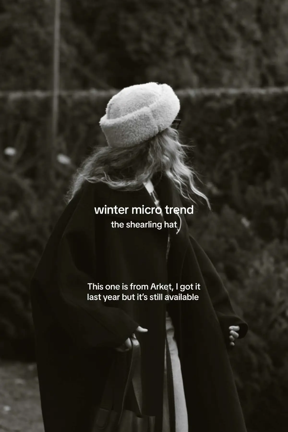 Here are some shop options, I also found a great alternative to the Toteme pillowbox hat if you want to consume this trend without the investment #microtrend #wintertrend #pillowboxhat #hat #winterhat #shearling 