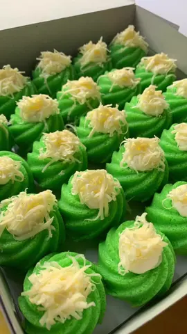 Mini Pandan Cheese 25pcs ✨ #byamyra #pandancheese #pandancheesecake #minipandancheese #homebaker #ijok #bestarijaya #kualaselangor #fyp #fypシ #dessert #❤️ 