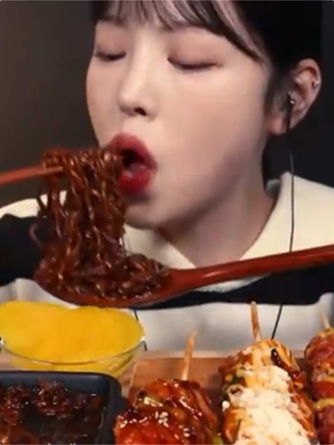 Spicy cheesy ramen and chicken skewers 