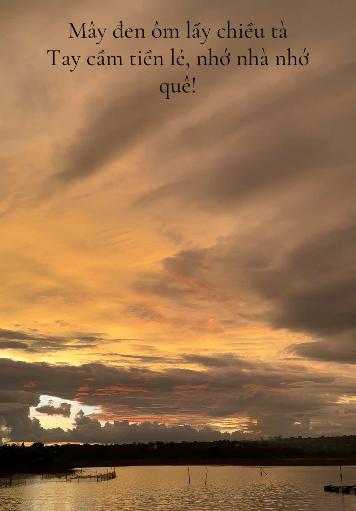 “Đời ta phiêu bạt làm thuê… Hoàng hôn tháng Chạp, Tết ta lại về” #buon #buon_tam_trang #nhonha #tamtrang #tamtrangbuon 
