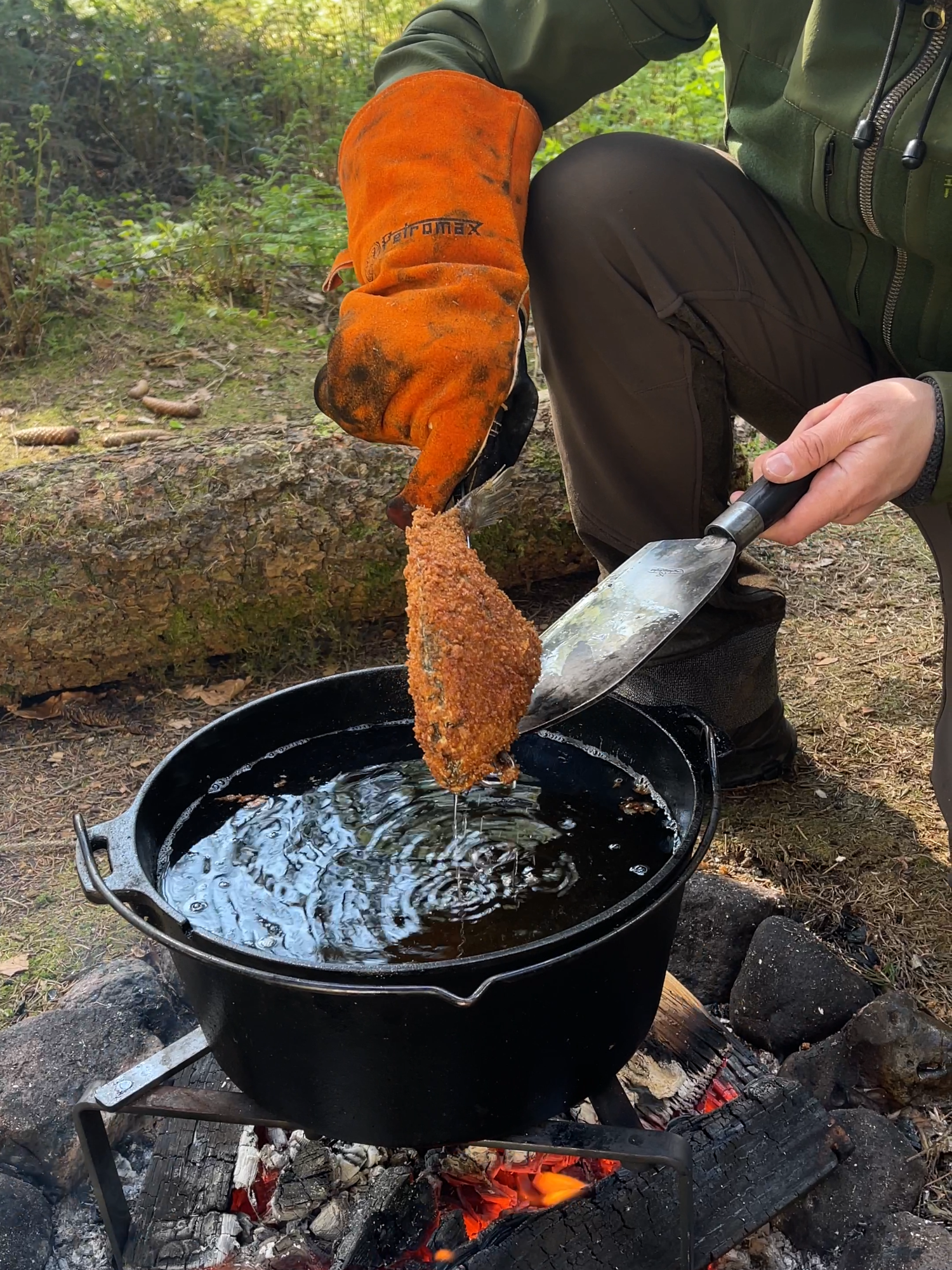 Golden, crispy, and absolutely irresistible. 🐟🔥 What’s your dipping sauce? #fisch #firekitchen #seafood