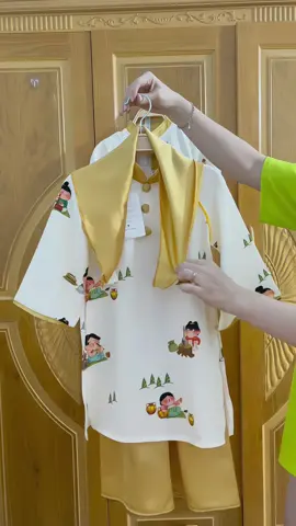 Set áo dài cho bé trai, bé gái ( tặng khăn) ở đây ạ. Ba mẹ vào giỏ mua cho bé nhé. #mebereview #xuhuong #thoitrangtreem #thoitrang #tết #aodai #aodaicachtan #aodaimauvang 