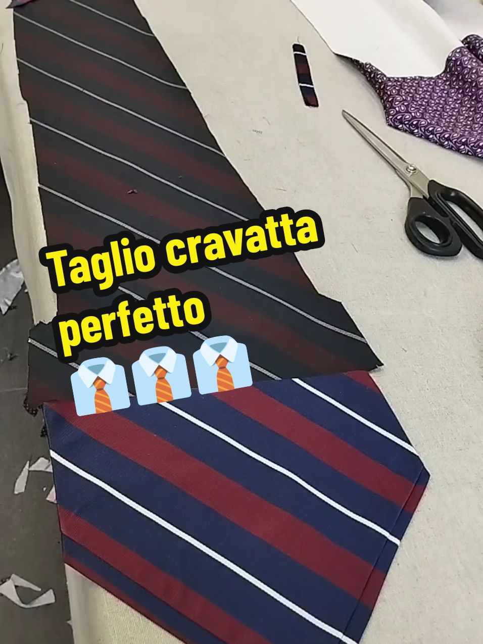 Taglio perfetto per una cravatta uomo, su misura e fatta a mano  🪡🧵🪡🧵🪡 . contattami e seguimi  💪💪💪 . 🇮🇹🇮🇹🇮🇹 #abbigliamentouomo #cravatta #accessori #fattoamano 