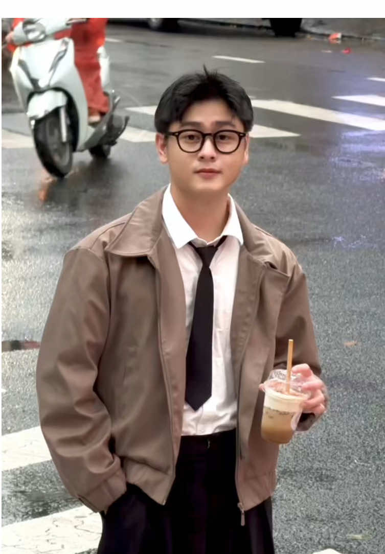 Chạy ngay sang nhà em vì má em nhờ 🌹🌹 #gidi #fypシ #OOTD #fashion #xuhuong #viraltiktok #khoackaki #christmas #winter #queenofdisaster 