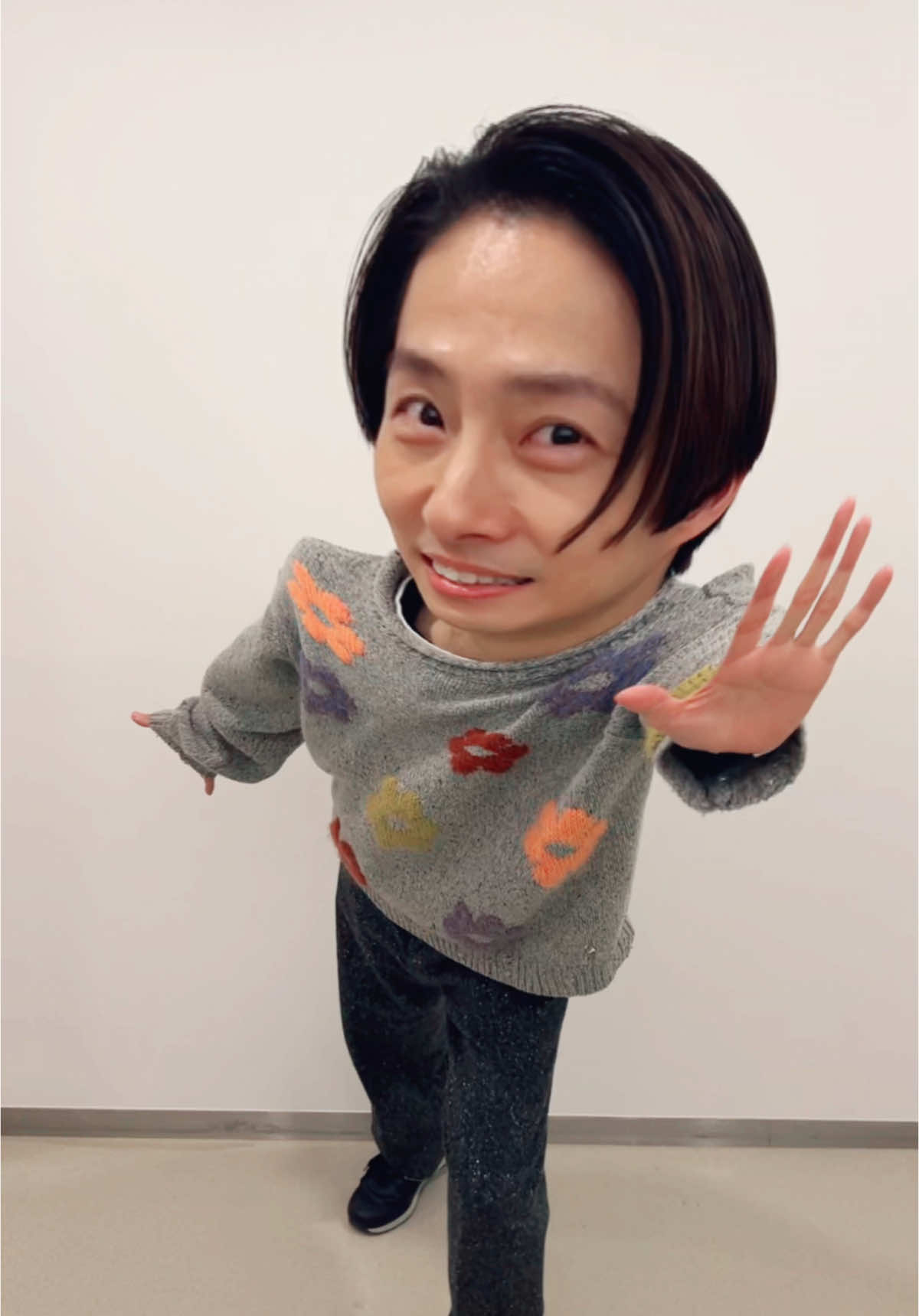 Wait🖐️やってみたかったんだ🤭 #スッパスター⭐️✨✨✨ #三宅健 #Wait #ウェイ 