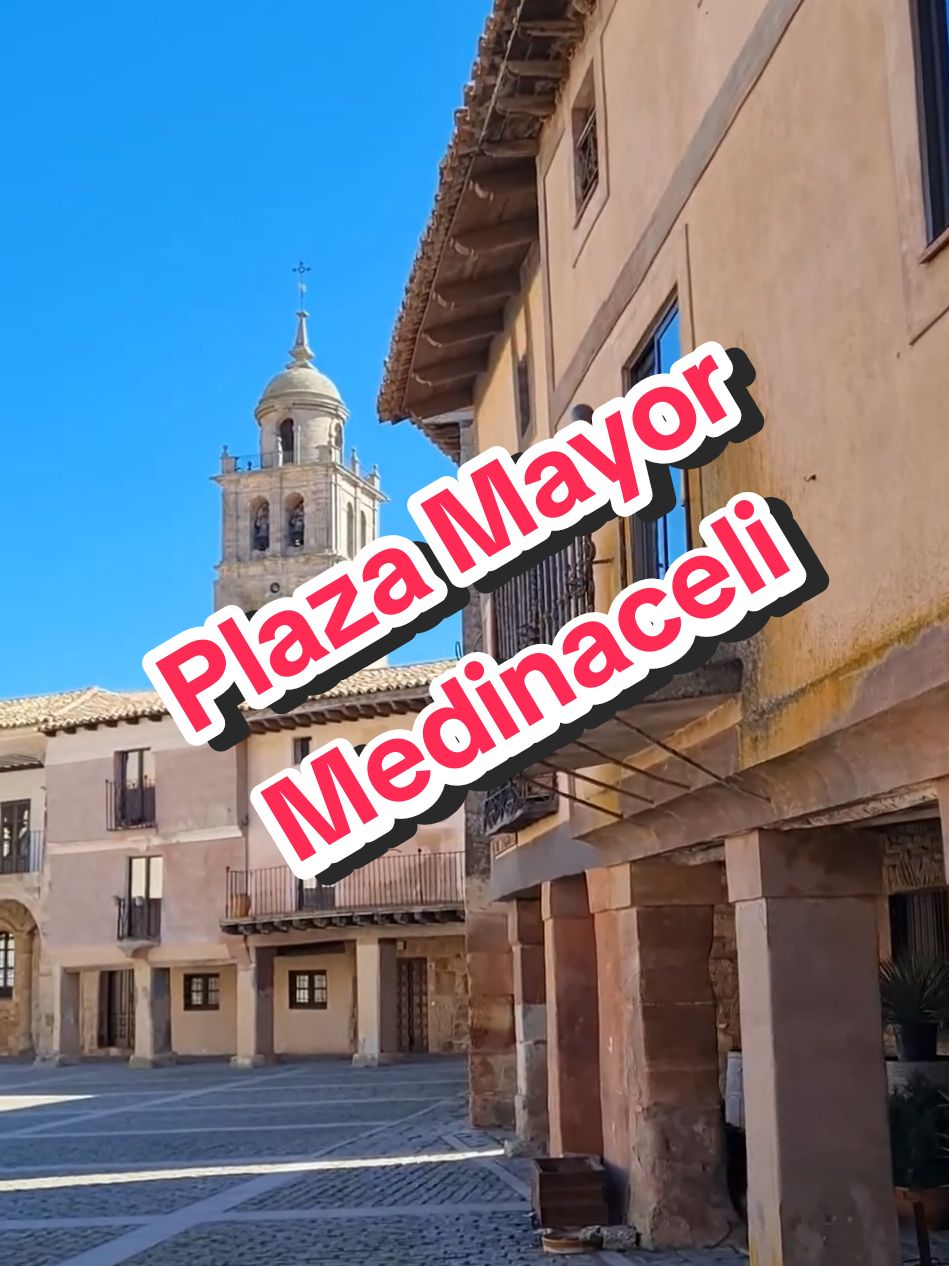 ¡Sorpresa de plaza! Medinaceli es todo un conjunto patrimonial que descubrir, no sólo por su arco romano, sino por la colegiata, su alhóndiga, mosaicos... #medinaceli #soria #soriaestademoda #turismo @lospueblosmbe
