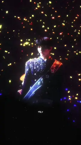 ánh sáng và anh, hoà quyện như một giấc mơ giữa thực tại huyền ảo. #soobin #wlg_y 