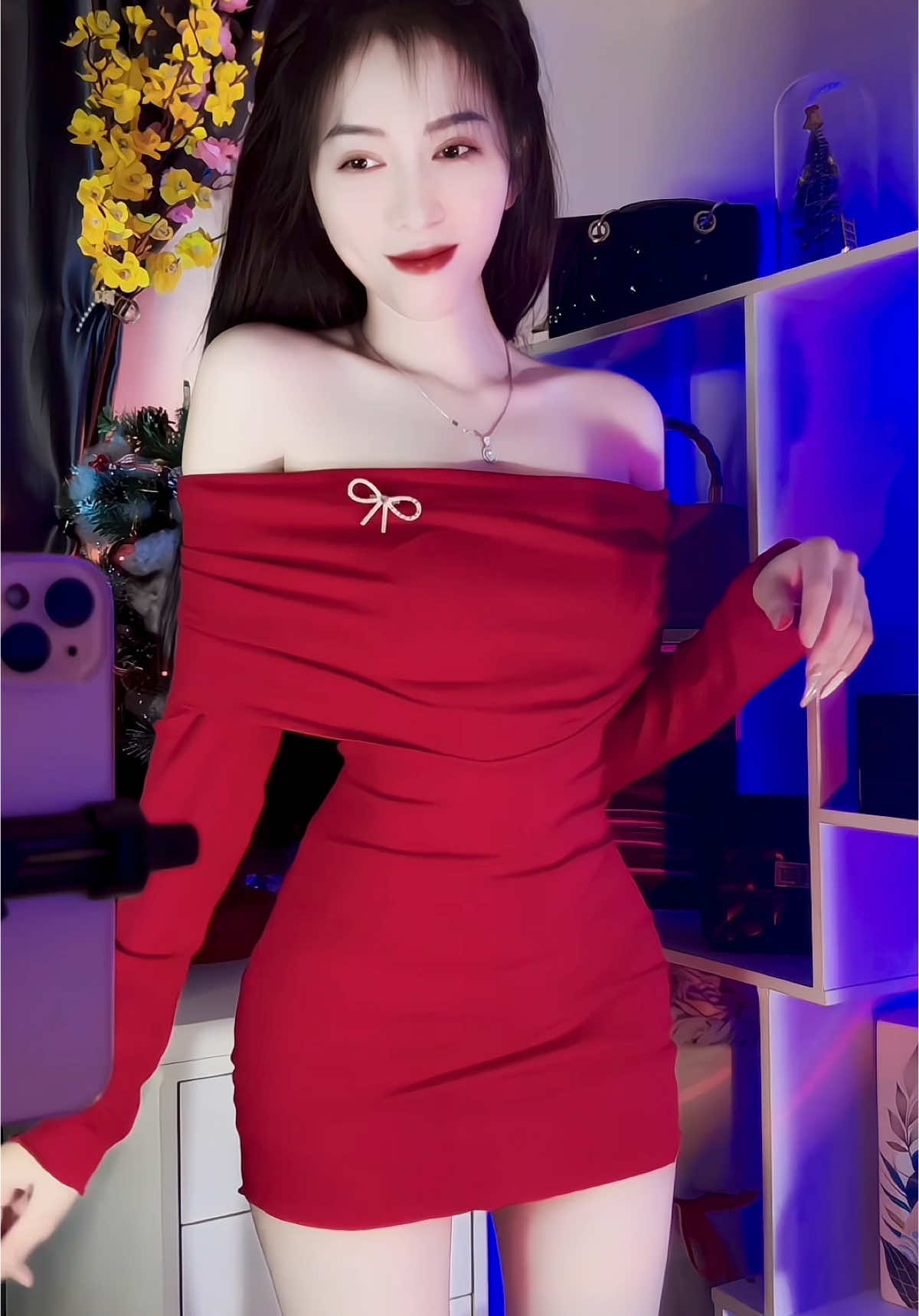 Trả lời @bemam68b1 Qua Noel vẫn mặc được 🤗 #sarahduongreview #reviewquanao #dambody #phaidepngaynay #moingaymotoutfit #viral #tiktokshop #unboxing #noel #christmas #sweater #muadong 