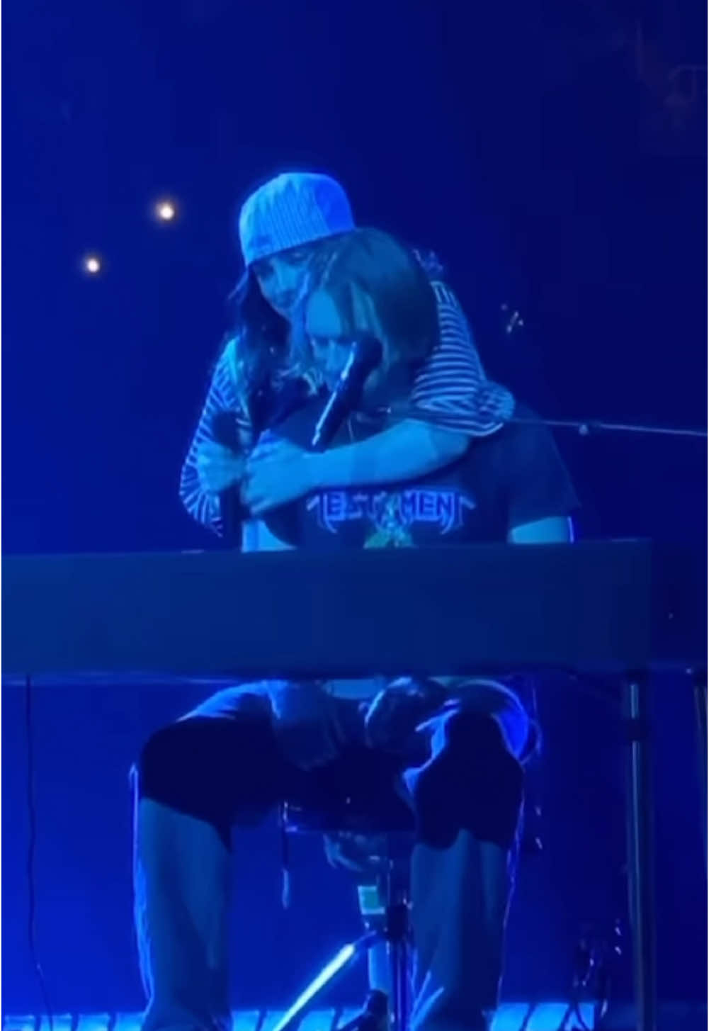 I dont think Billie was sad I think she just needed her Brother @BILLIE EILISH @FINNEAS #billieeilish #finneas #HARDANDSOFTTOURONTIKTOK 