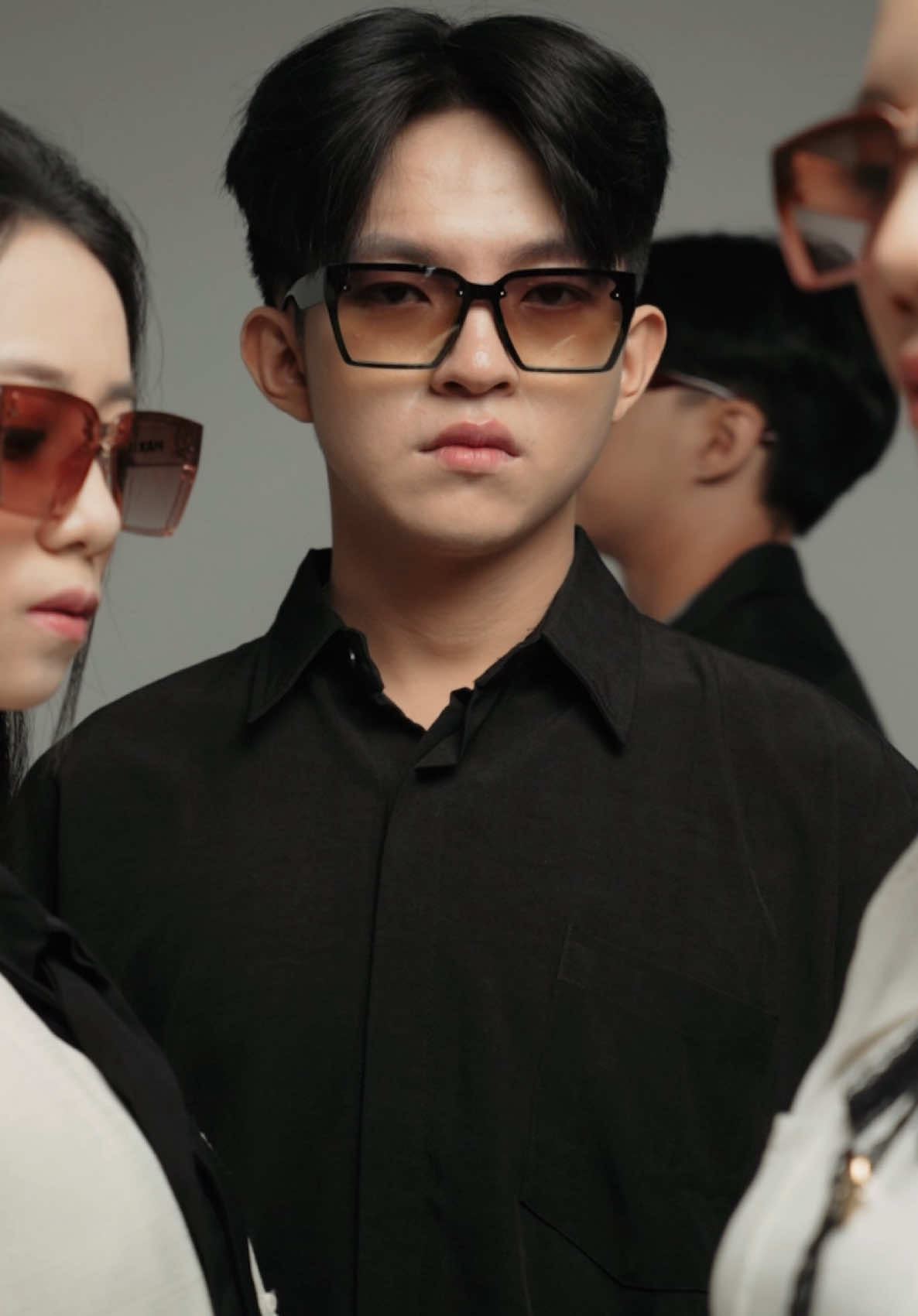 Ready to Max your look? Max And Well’s first-ever sunglasses collection drops December 18th. Watch the full reveal and prepare to find your perfect pair🕶️ Vote below for your preferred PM release time! 🐈‍⬛ #maxandwell 