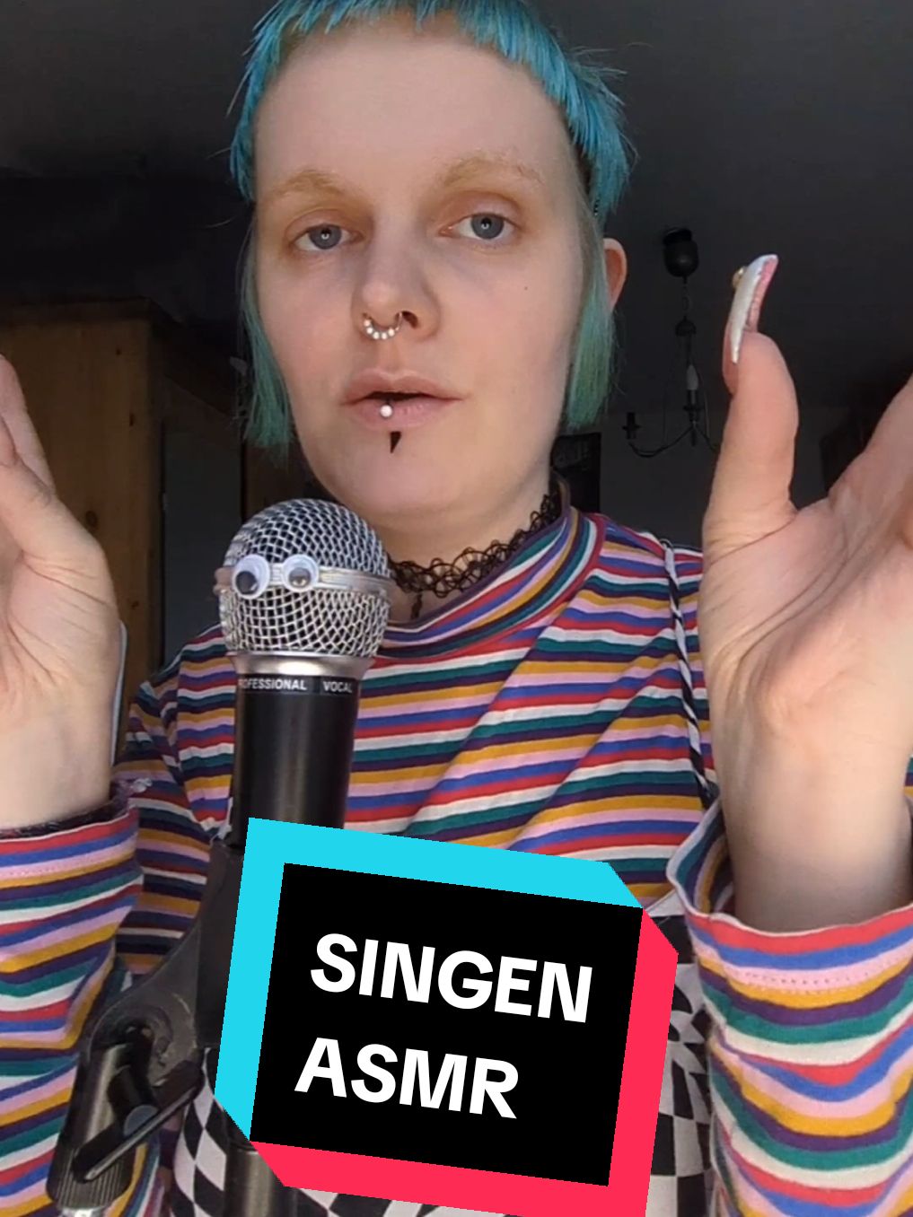 *SINGING ASMR* #asmrlove💖 #asmrsounds #ASMR #fullasmrcrew #pfannkuchengang 