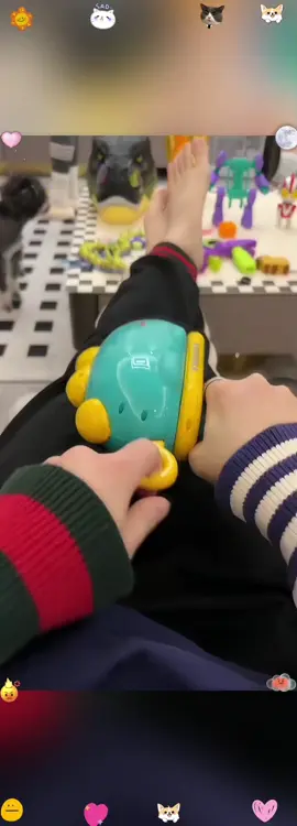 This dinosaur ball gun is so much fun! It also doesn't use batteries and exercises your child's hand-eye coordination and concentration. I can't stop playing with it even as a big kid #mom and baby goodies #kids toys #educational toys #this is too cute!#TikTokShopHolidayHaul 