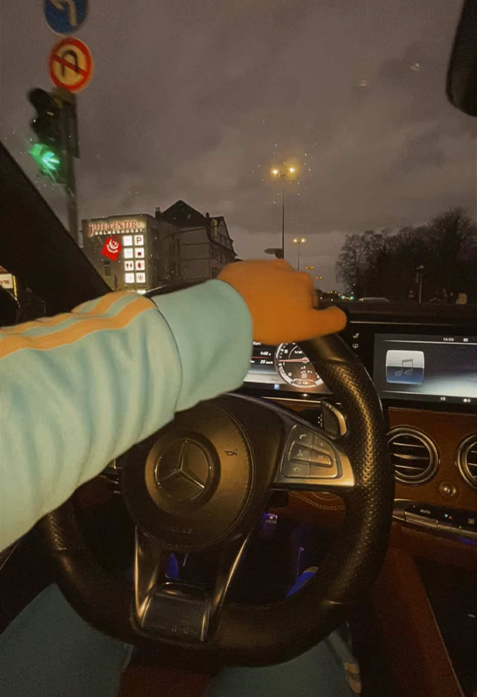 Aura…🎭 #fyp #fürdich #mercedes #amg #scoupe #mercedesbenz #mercedesamg #sklass #sound #amgsound #soundcheck #interju #mercedesinterior #foryoupage❤️❤️ #amg63scoupe😎 #amg63 #amg63scoupe 