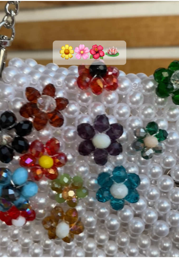 للطلب واتس اب فالبايو 🌸🌺🌼. #البحرين #bahrain #هاندميد #خرز #اكسسوارات #البحرين🇧🇭 #شناط_خرز #handmadebag #شنط #sparklybags #للبيع #متوفر #العيد_الوطني_البحريني 