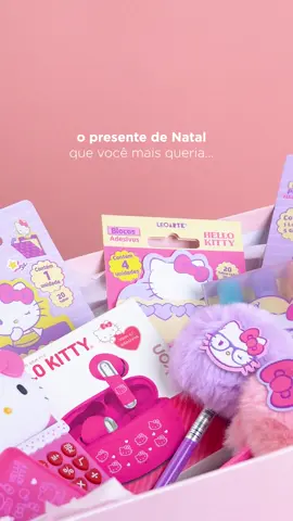 🎅 Hello Kitty + Natal = Tudo que você pediu! Quem aí já está sonhando com esse presente? 😍 A coleção mais fofa que você já viu, com materiais escolares, eletrônicos e itens de papelaria que são puro encanto. 🎀✨ #leoeleo #leoarte #letron #hellokitty #natal #presente #presentehellokitty
