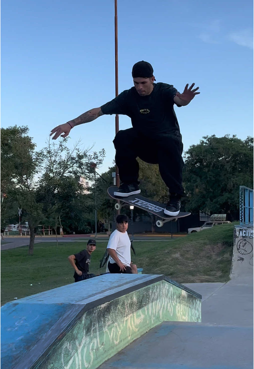 Estamos de vuelta 🗣️🔥🤘🏽 @amerikasb  . . .  #skatecrunch #lazerskateboarding #skateboardingistun #skateeveryday #berrics #metrogrammed #skatermemes #theworldofskateboarding #skaterboy #Love #viral #sk8 