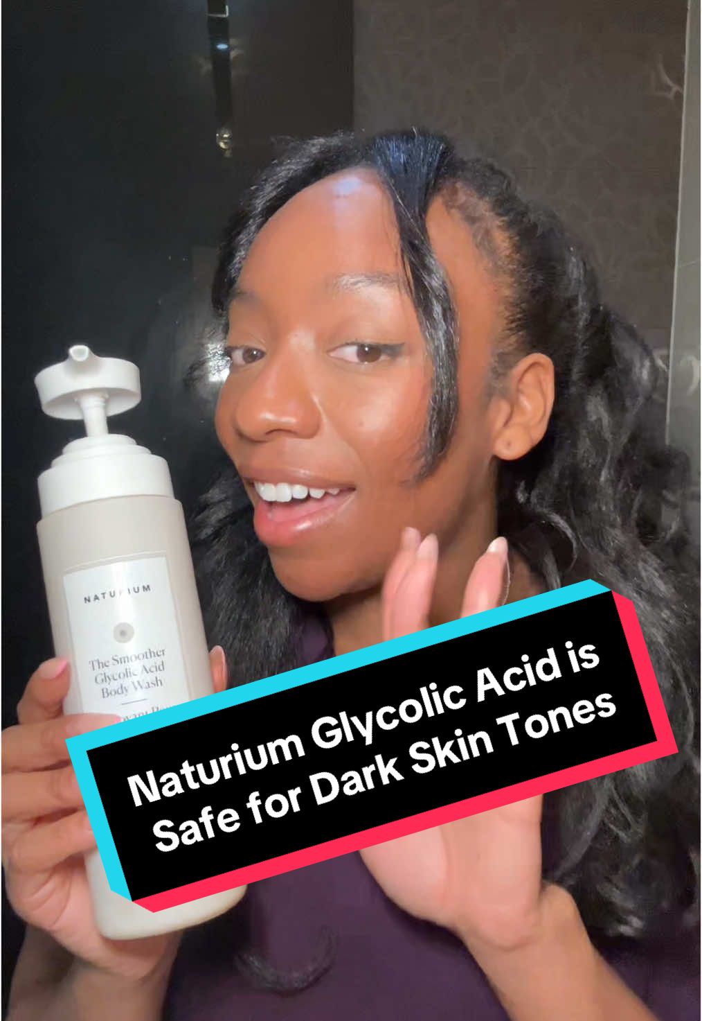 Let’s clear this up 👇 Glycolic acid can be a game-changer for body hyperpigmentation, especially for darker skin tones. @Naturium Smoother Body Wash is great—but here’s the catch: ⚠️ You HAVE to wear SPF daily. Glycolic acid makes your skin more sensitive to the sun, and skipping SPF can make hyperpigmentation worse. It’s not the product—it’s the sun exposure. Protect your glow! ☀️✨ #HyperpigmentationTips #SkincareForAll #CosmeticDoctor #BlackTikTok #glowingskin #hyperpigmentation #bodycare #everythingshower 