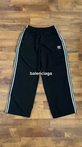 help #fashiontiktok #outfitideas #balenciaga #outfit #vetements #streetwearstyle #gorpcore #chromehearts #playboicarti #kencarson #maisonmargiela #nettspend #osamason #jugging #num1lonefan #strikeboots #fashion #destroylonely #acnestudios 