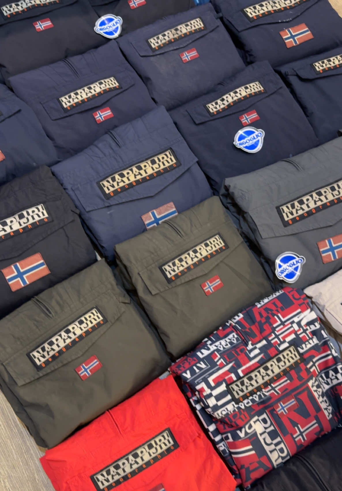 Penghangat tubuh 🤏 Go follow @Orgoglio Headquarter Est.2013  #napapijri #originals #outdoor #casuals #casual #clobber #keepitcasual #outfit #casualstyle #casualoutfits #fyp #fypシ #fypage 