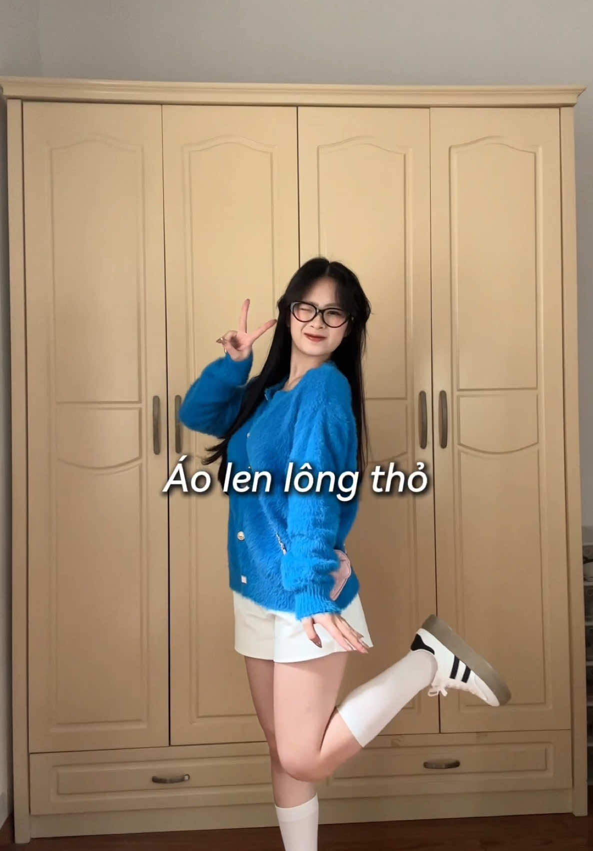 Áo len lông thỏ siêu trắng da cho mí nàng 🥰  #emsocday #aolen #lenlongtho 