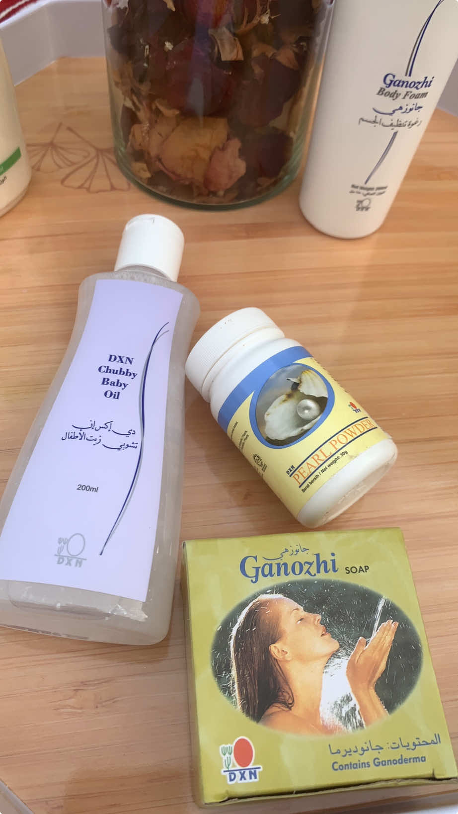 1.زيت مرطب للجسم يعمل على تلطيف بشرة الطفل ويساعد في حمايتها من الجفاف والتشقق والتقشر. 2. وللكبار أيضا يساعد على ترطيب البشرة لجعلها تبدو ناعمة وطرية وحريرية الملمس طول اليوم. مضاف اليه الفطر الريشي . . #بشرة #ترطيب #جفاف #كريم #الامارات #الكويت #السعودية 
