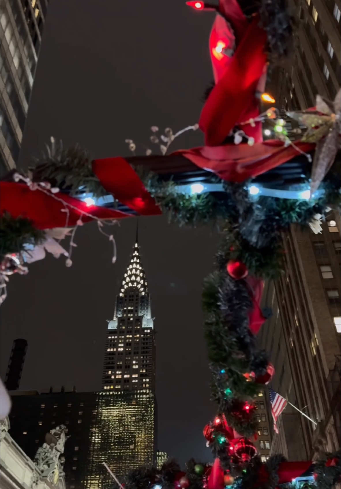 Ein magischer Abend in nyc. Speichert eich das Video ab und fügt den North Pole Express auf eurer Bucketlost hinzu 🇺🇸🎄  #northpoleexpress #newyork #bucketlist #todoinnyc 