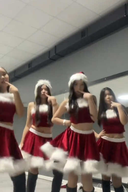 Santas helpers dance for you #christmas #kpop #dance #lipsync #asians #cuties 
