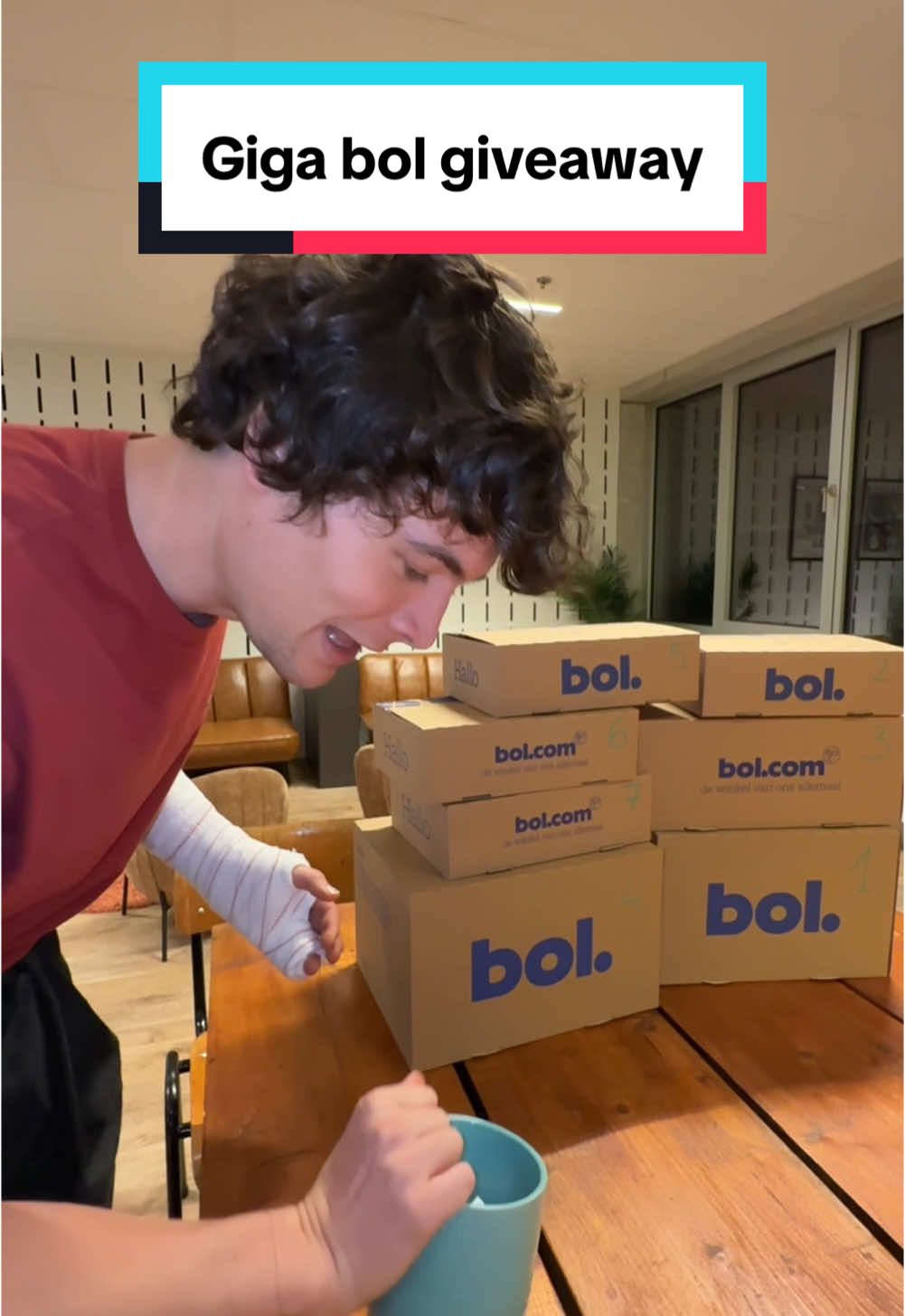 Publiciteit @bol ben jij klaar voor het givin seizoen? 🎁 Neem snel een kijkje op bol. 👀#bolgiftingmoments #allesopbol #bolgivin 