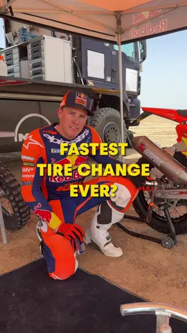 5 minutes, 1 tire, 0 excuses 🛠️⏱️ #KTM #DakarRally2025 #DanielSanders