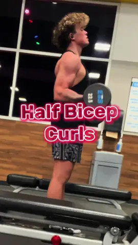 🏆Focusing on that peak with Half-Bicep Curls to maximize the squeeze.  👉🏼Incorporating these into my ARM routine for better bicep definition and strength. Especially for the Bicep PEAK. It’s all about those small details! 💪🏼 #BicepPeak #HalfCurls #armtraining #JACKed #workout #trending #viral #StrengthAndShape