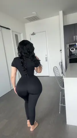 Hey besties, I always get so many questions about this jumpsuit so here’s the link! 🖤 #creatorsearchinsights #tiktokpartner #creator #jumpsuit #tryonhaul #tryon #fashion #fashiontiktok #bodypositivity #bodypositive #shapewear #black 