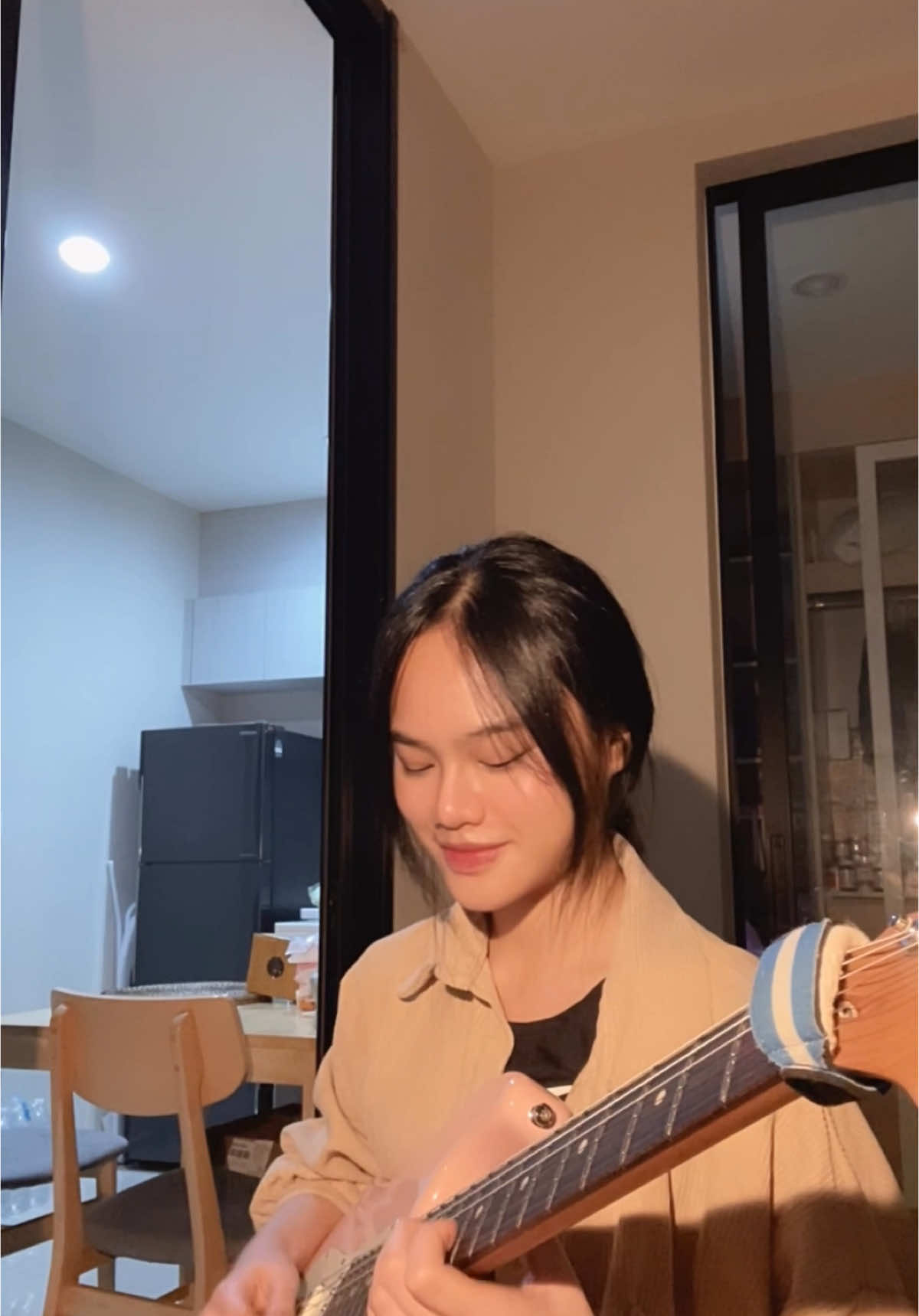 Birds of a feather #guitarsolo #guitarcover #guitartok #billieeilish #birdsofafeather 