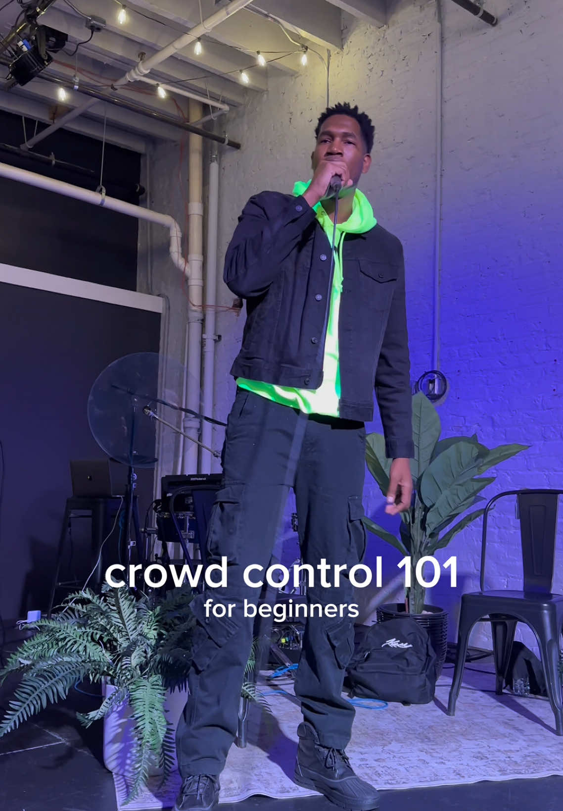 One of the best things I love doing as an artist is performing, but it takes more than just memorizing a song. This video is for those of you who are just starting to get your feet wet getting in front of a crowd. I’ve had good performances and I’ve had bad ones, but you grow from each one. The more you perform well, the more you develop. Here are some ways I keep an audience engaged. ✍🏾 #rap #performance #musictips #chh