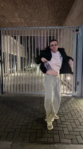 When the beat takes over 🔥🔥 • Song by @rauwalejandro  DC: Baby Fox • #treanding #trend #dance #remix #whine #fingerbite #nasty #fyi #fyp #tiktokk #dancetrend 