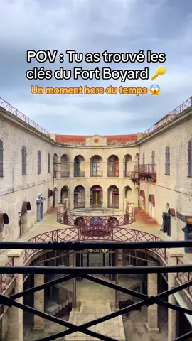 #aujourdhui j’ai eu la #chance de pouvoir visiter l’intérieur du #fortboyard ! Presque #personne n’y a accès en temps normal 🥺😍.  Cette #videoviral est le début d’une petite série : vous venez, je vous fait la #visite ! ☺️ ——————- Attention ⚠️ Visite réalisée en accord avec le département de #charentemaritime , la production de l’émission Fort Boyard et la Fondation du #Patrimoine . L’accès aux lieux est STRICTEMENT INTERDIT sans autorisation préalable ⚠️ ——————— #buzz #videostar #lieuxinsolites #insolite #amazing #fou #prestige #france🇫🇷 #france #visitfrance #tiktokfr #tiktokfrance #suivezmoi #pov 