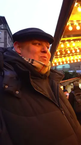 wart ihr schonmal auf dem Weihnachtsmarkt in Straßburg?🫢 #berndzehner #adventskalender #kindheitsrezepte #weihnachtsmarkt #strasbourg #straßburg 