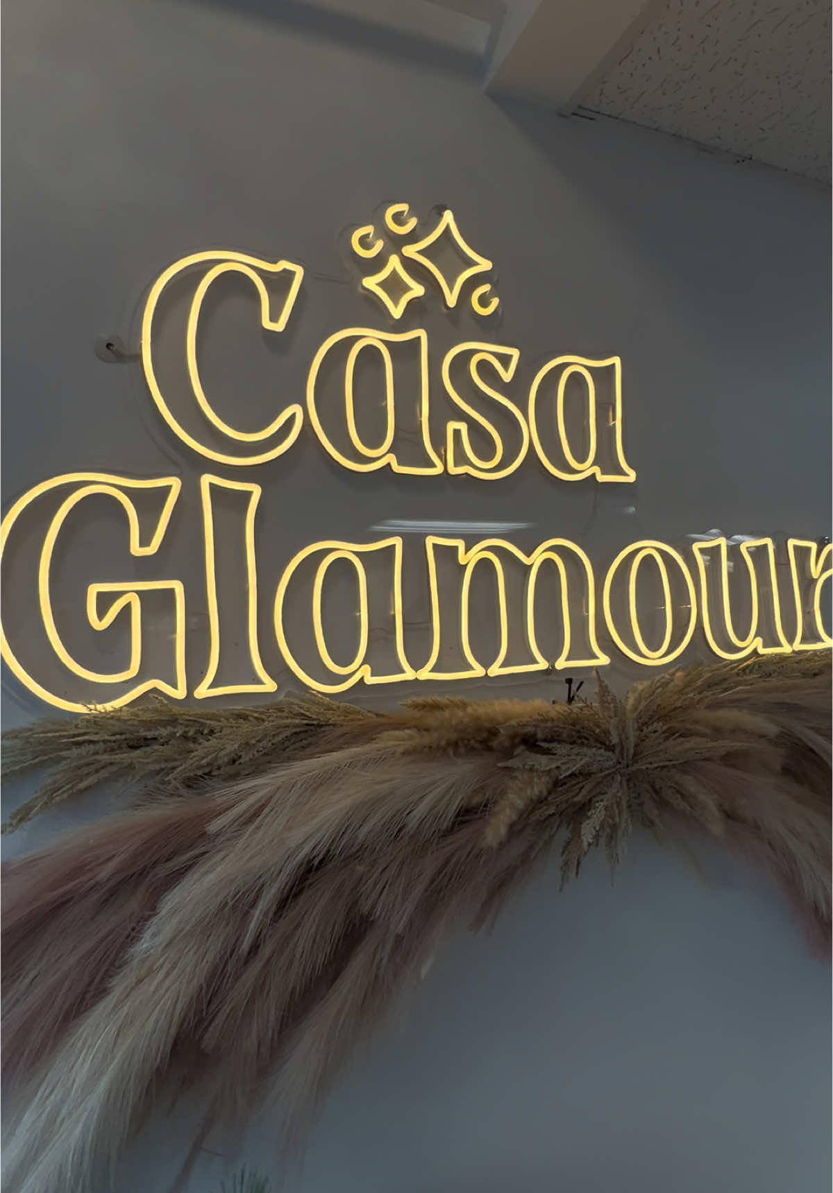 This is a sign to get your hair done @Casa.glamour by @Andrea 💇🏼‍♀️✨ #fyp #holiday #hairsalon #paratii #chicago #casaglamour #viralvideo #newyears #yourpage #beauty #hairtok 