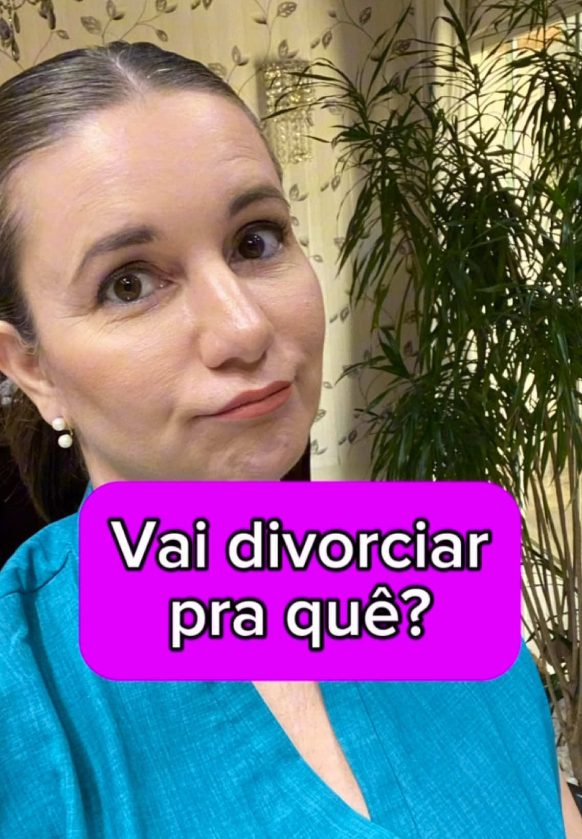 ⚠️ Calma lindinha!! 👍🏻 Se você vive um casamento abusivo e já decidiu que vai separar, blá, blá, blá… Esse perfil NÃO é para você!! ✅ Estou falando com mulheres que estão em dúvida sobre a separação e que se vitimizam ao invés de assumir as rédeas da própria vida e cuidar de si! ❓Quando se tem dúvida sobre a separação, o melhor a fazer é aguardar mais um tempo!  👻 Mas não adianta aguardar parada feito uma múmia assombrando o marido! 💃 Coloque-se no caminho da reconstrução de si mesma, larga de ser chata e se quiser… vem ser minha aluna que eu te ajudo com isso!! #divorcio #casamentoblindado #mulhervirtuosa #esposas #maedemenina #maedemenino #maedeum #maededois #maedetres #terapiaonline #autoconhecimento #autoestima #autoconfiança