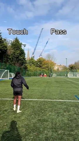 Touch challenge! 🎯🤭 #footballchallenge #Soccer #football #viral #futbol @luisgarcia @REGGIE @Nafisa @Myrotekk @JAYBEE 