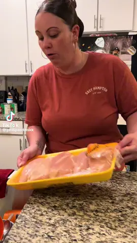 This woman gets grossed out by chicken she sounds like a pterodactyl